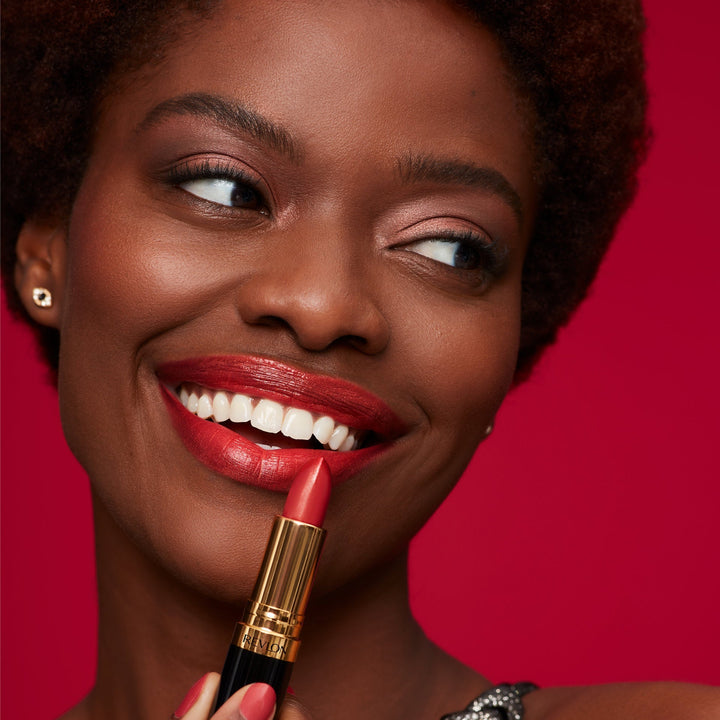 Super Lustrous™ Lipstick model